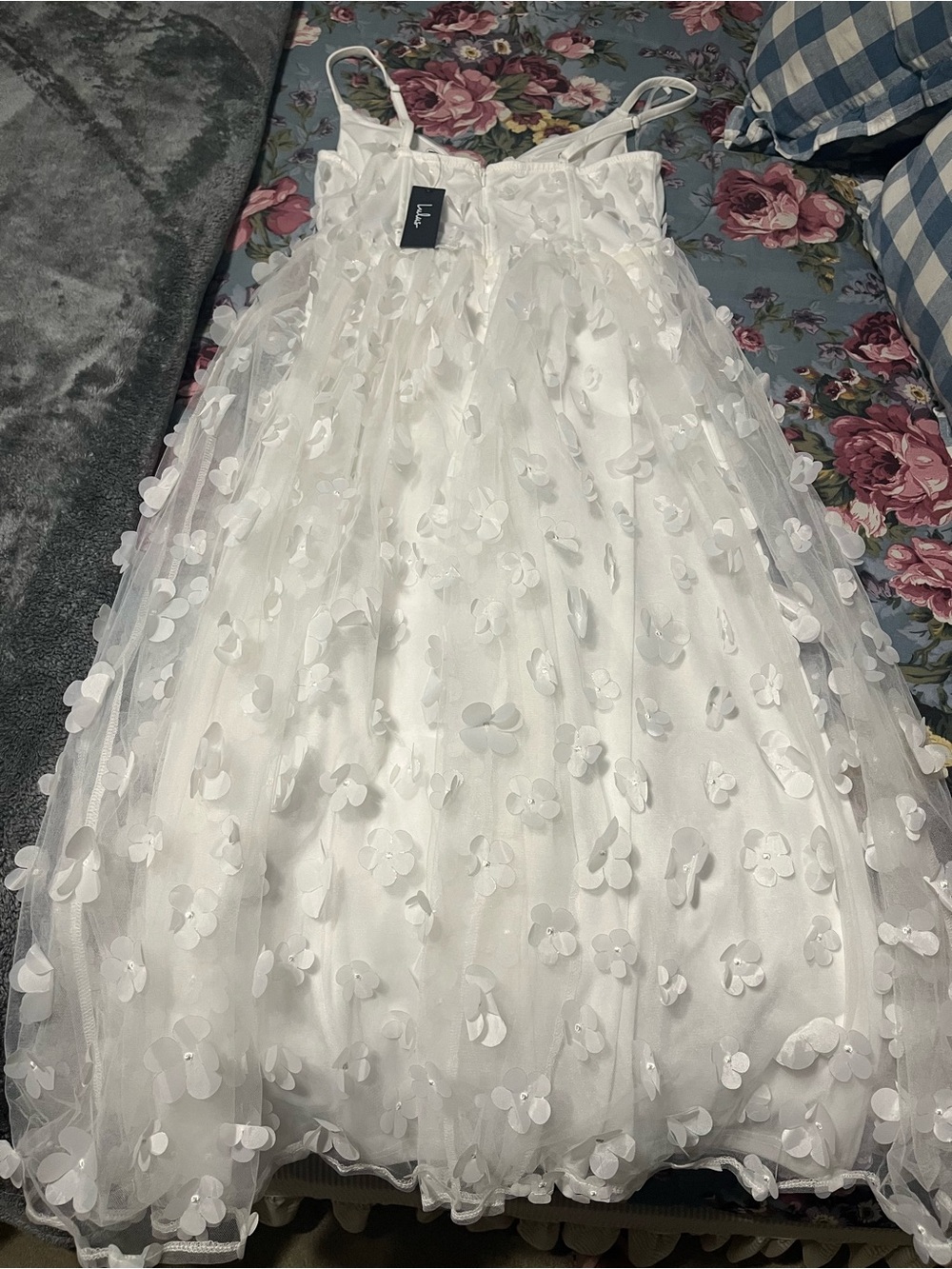 Lulus 3D Flower Appliqué Dress NWT Size Medium - Picture 8 of 13